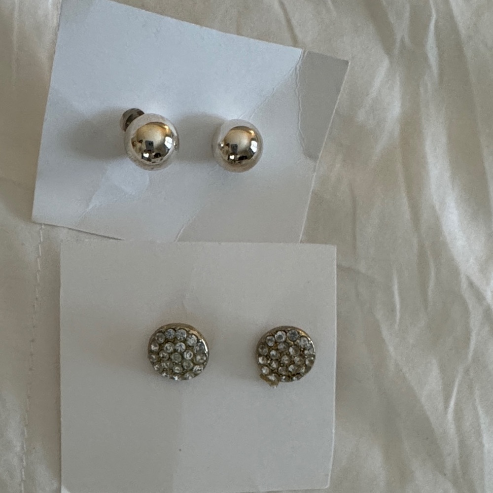2 pair Stud Earrings